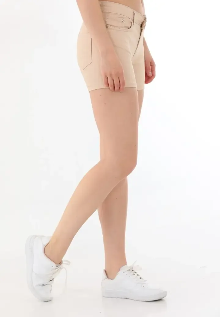 Blugi scurți damă de vară – elastici, mulați, cu buzunare la spate-crem Engros — Image 3