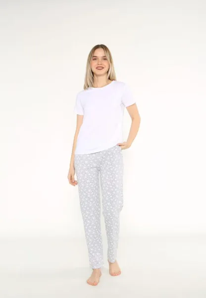 Pijama damă lejeră cu tricou alb și pantaloni lungi gri cu flori, Engros