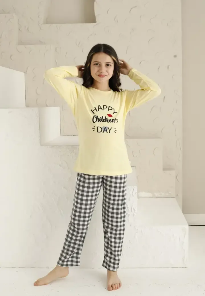 Pijama Fete , Mâneca Lungă si Pantaloni Lungi ,Happy Children Day,Culoare Galben,Engros — Imaginea 3