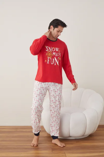 Pijama barbati Craciun "SNOW MUCH FUN"  , maneca lunga ,pantaloni lungi,Culoare Rosu ,Engros