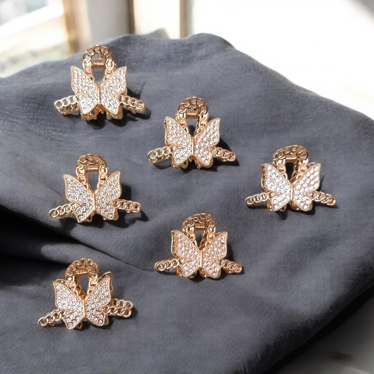 Set 6 Clestișori de Păr G210 (Coroniță Stilată) din Metal Auriu cu Pavaj Luxos de Pietre Strass Engros — Görsel 3