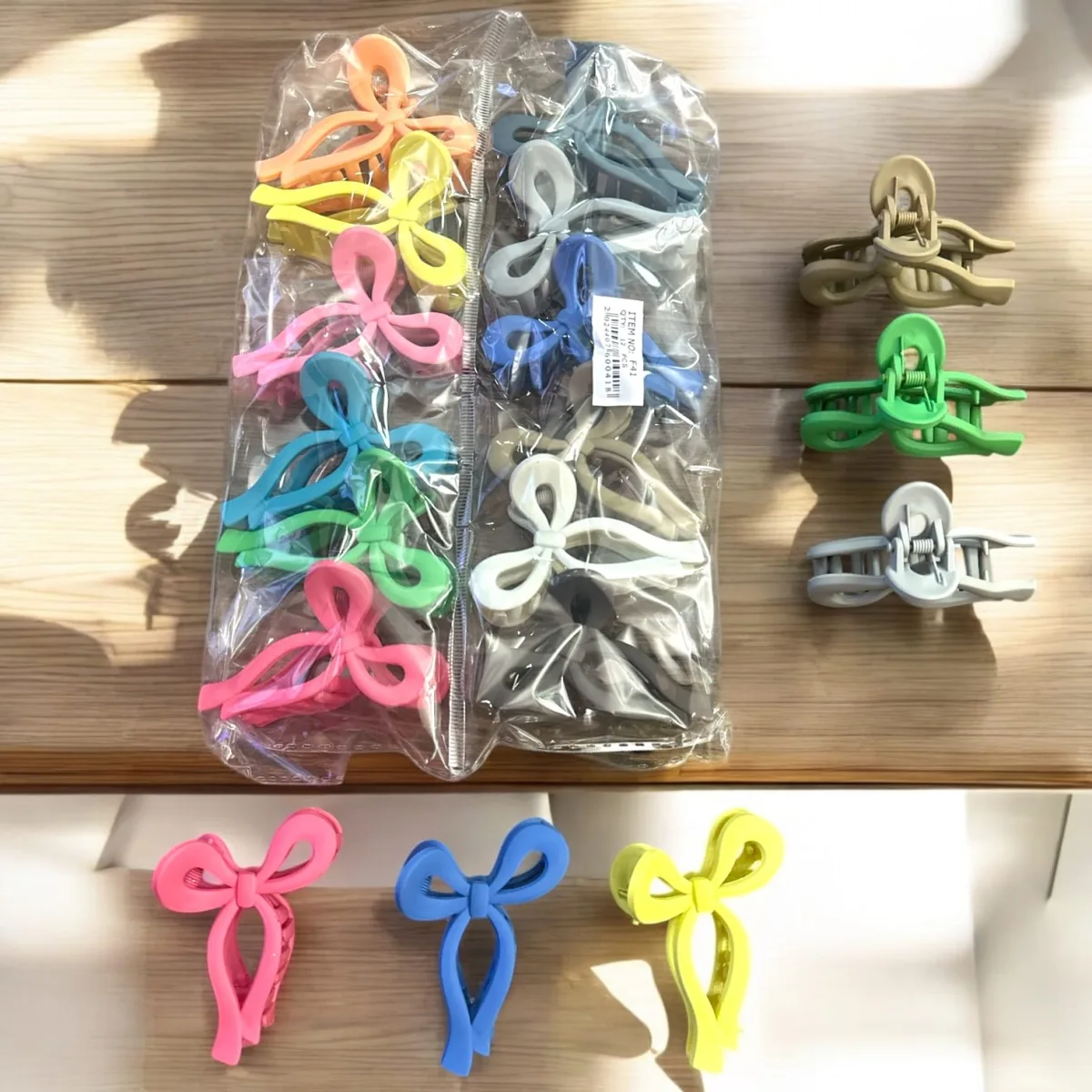 Set Adorabil de Clești de Păr cu Design Fundiță Cochetă – din Silicon Mat, Colecție Cromatică Vibrantă și Diversificată, Set de 12 Bucăți (Model F41) Engros — Görsel 1