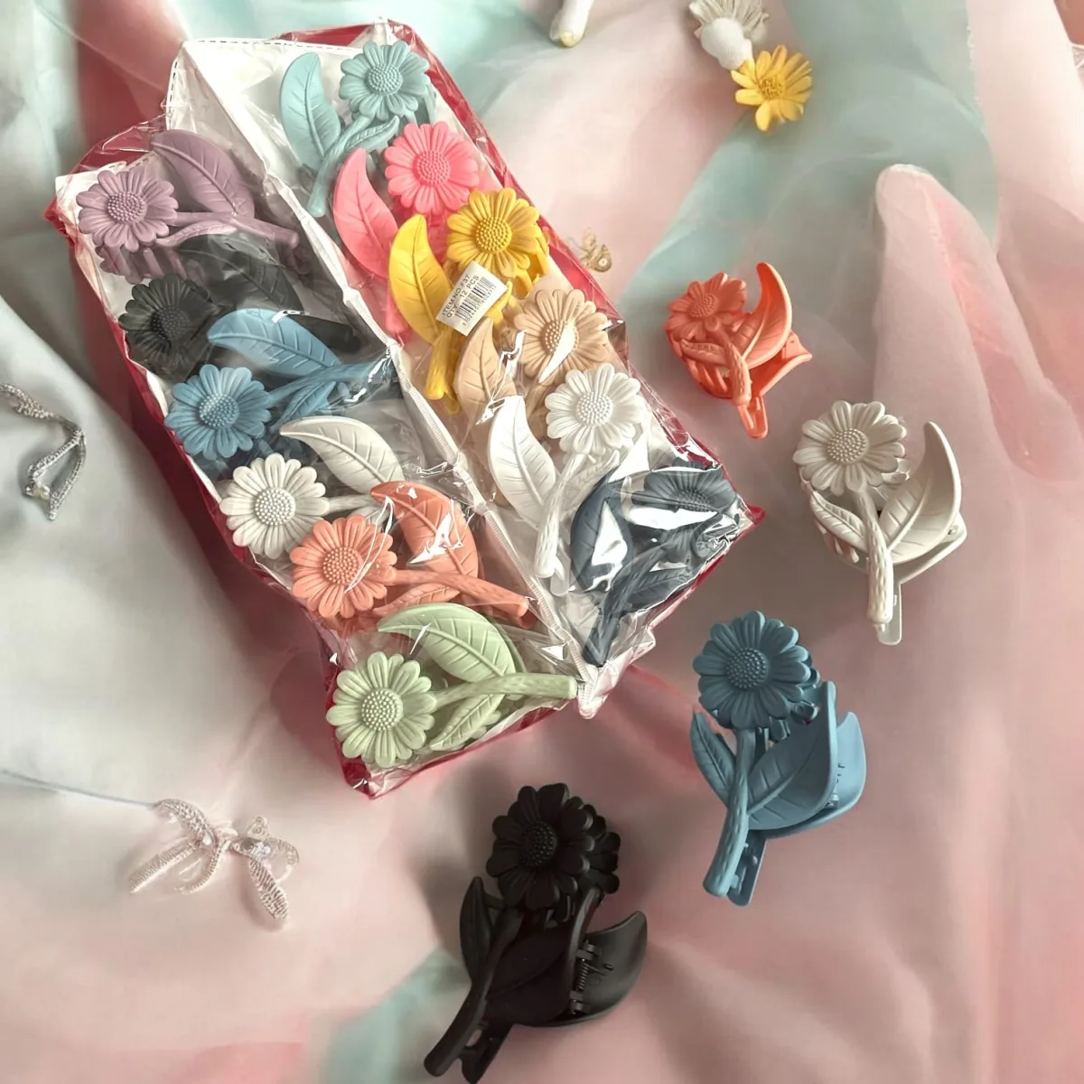 Set Primăvăratic de Clești de Păr Floare cu Frunzuliță din Silicon Mat, Culori Diverse Naturale, Set de 12 Bucăți Engros — Image 1