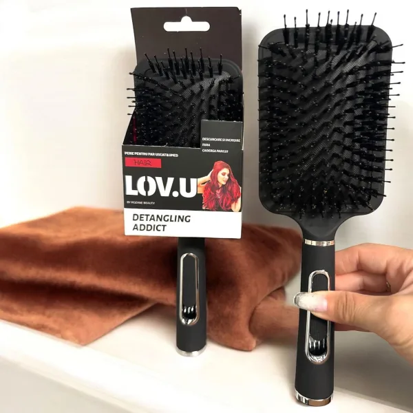 Perie de păr LOV.U Detangling Addict cu dinți dubli - soluția eficientă pentru descurcare rapidă fără ruperea firului Engros