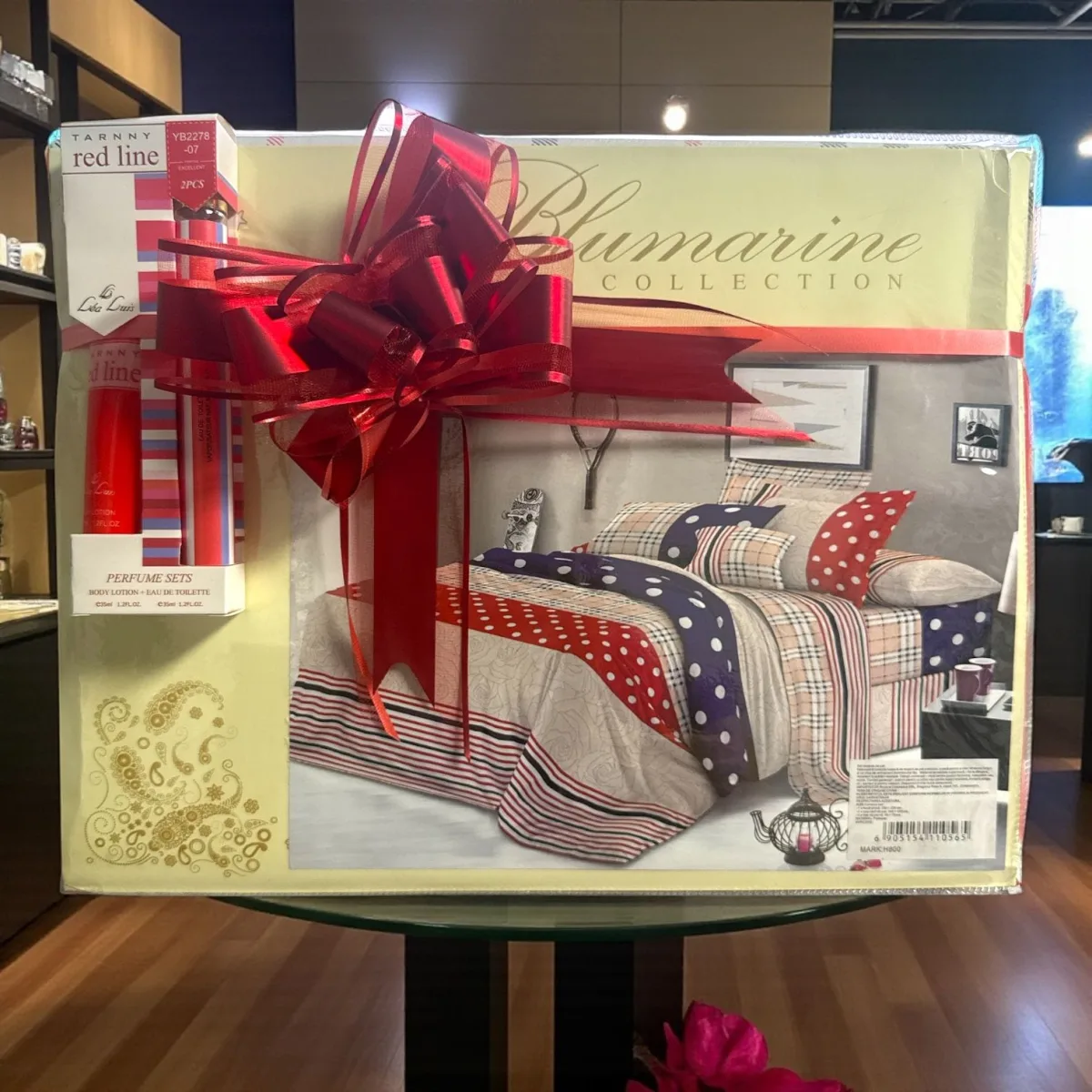 Set cadou H800 femei rafinate cu lenjerie și parfum cu cremă de mâini Engros — Imaginea 1