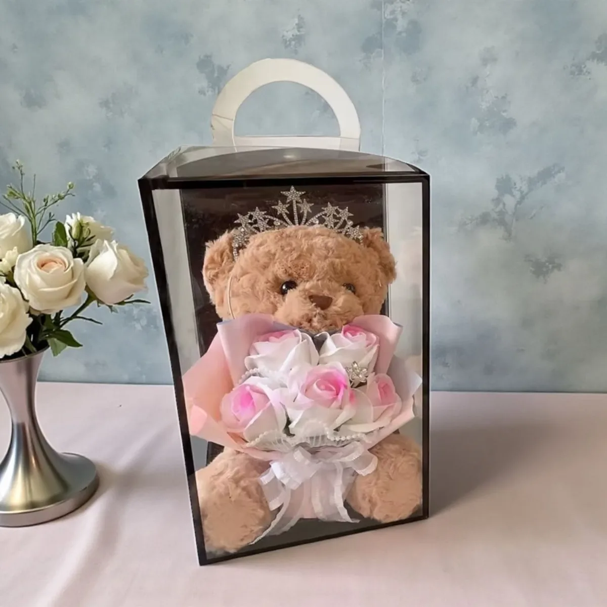 Ursuleț cu buchet din săpun, cutie 17 × 17 × 28 cm, en-gros - I457 — Imaginea 8