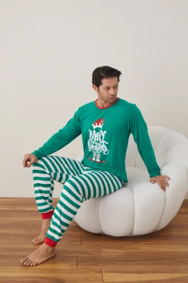 Pijama barbati Craciun "Merry Chistmas"  , maneca lunga ,pantaloni lungi,Culoare Verde ,Engros