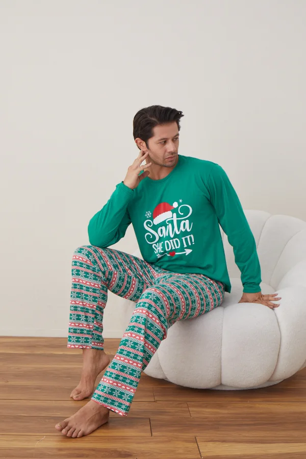Pijama barbati Craciun "SANTA SHE DID IT" , maneca lunga ,pantaloni lungi,Culoare Verde,Engros