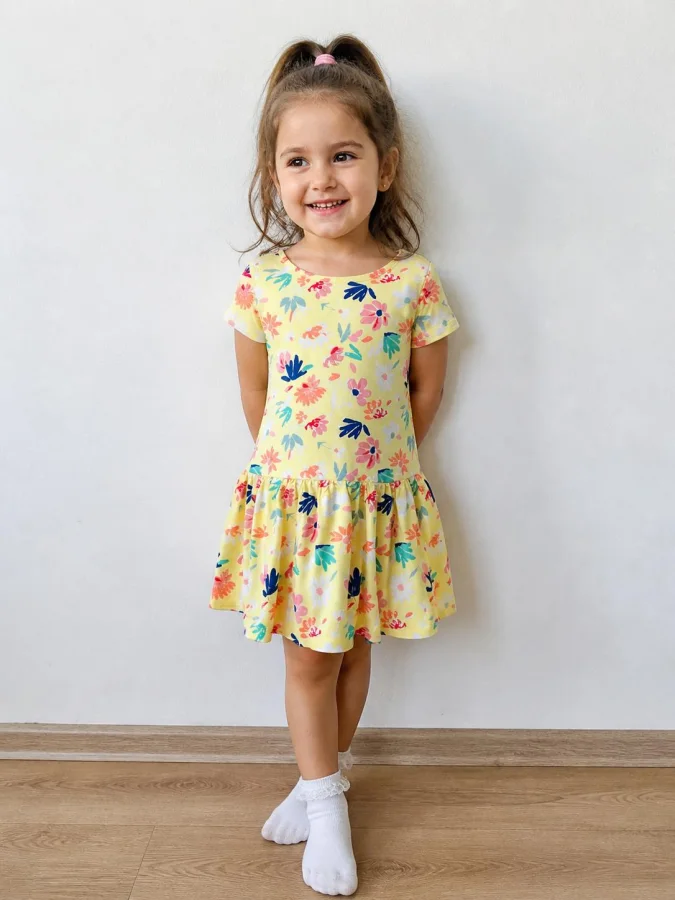 Rochie fetiță Serena galbenă cu flori și volănașe,Engros