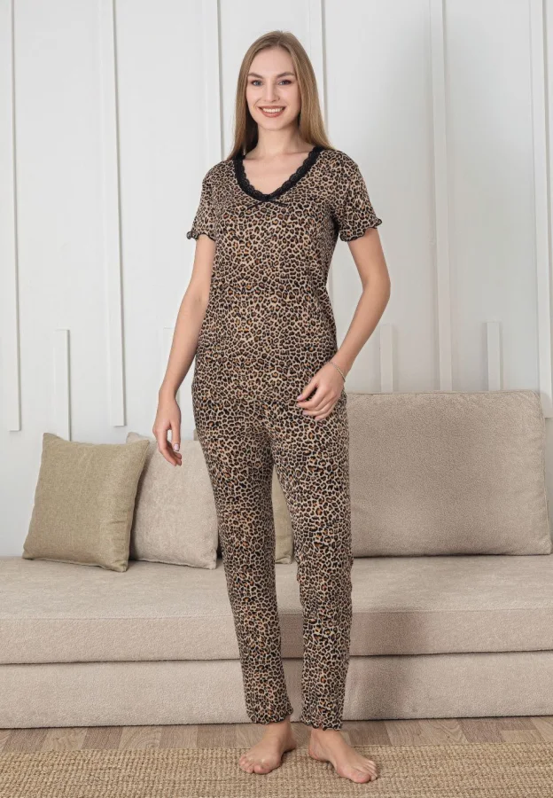 Pijama dama Engros, Model leopard, Mânecă scurtă, Pantaloni lungi,
