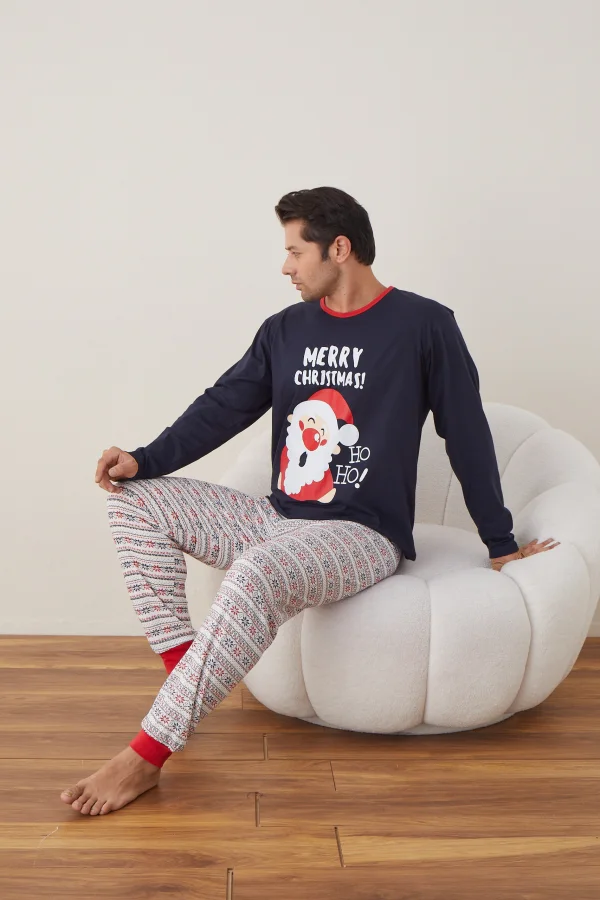 Pijama barbati Craciun " MERRY  CHRISMAS" maneca lunga ,pantaloni lungi,Culoare Bleumarin, Engros