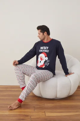 Pijama barbati Craciun " MERRY  CHRISMAS" maneca lunga ,pantaloni lungi,Culoare Bleumarin, Engros