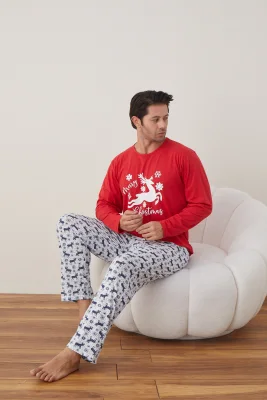 Pijama barbati Craciun "Chrystmas Merry"  , maneca lunga ,pantaloni lungi,Culoare Rosu ,Engros