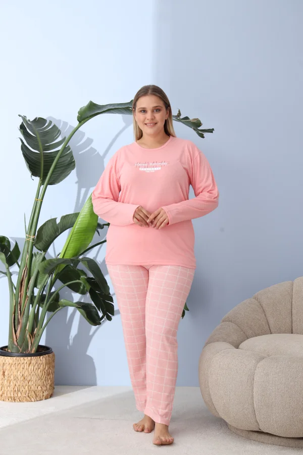 Pijama Dama ,Big Size ,'HAPPY SATURDAY cu Pantloni si Maneca lunga, Culoare Coral ,Engros