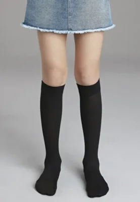 Șosete fetițe Penti Pretty Mikro 40 DEN, până la genunchi, mate, opace, negru Engros