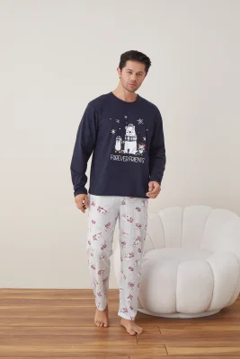 Pijama barbati Craciun "FOREVER FRIENDS  " maneca lunga ,pantaloni lungi,Culoare Bleumarin ,Engros