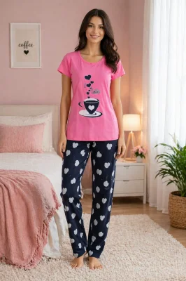 Pijama damă Serena cu mânecă scurtă și pantaloni lungi, roz, imprimeu Cafea, Engros