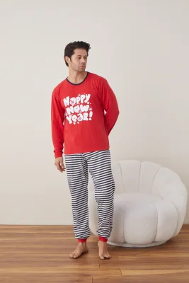 Pijama barbati Craciun "HAPPY NEW YEAR" , maneca lunga ,pantaloni lungi,Culoare Rosu ,Engros